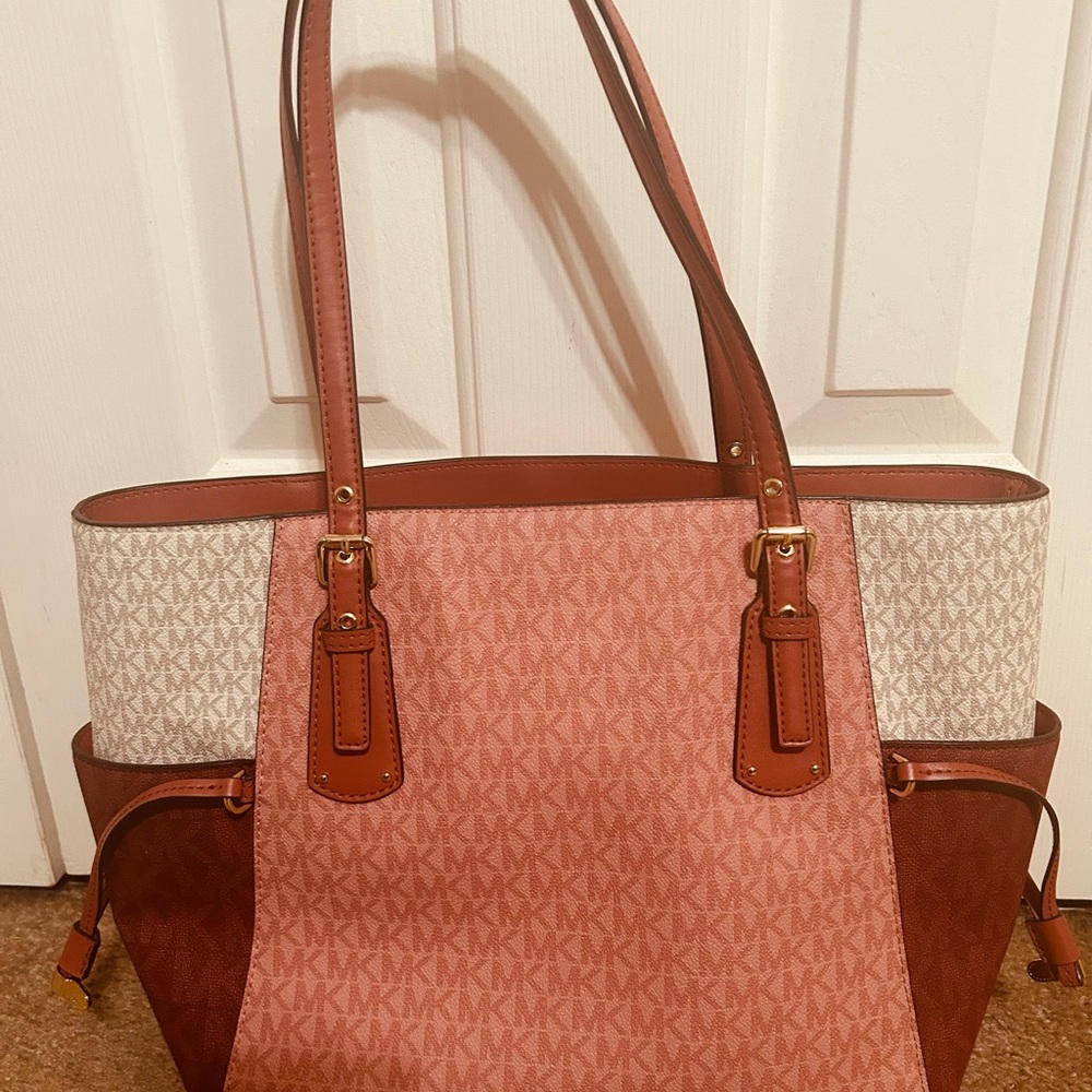 Michael Kors Rose and Beige Signature Tote - Picture 2 of 7